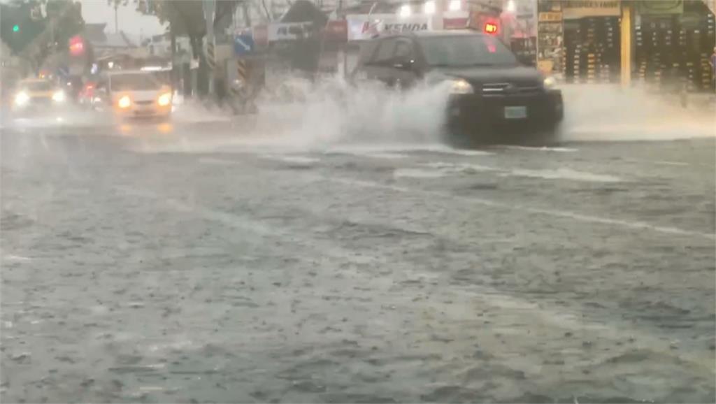 快新聞／颱風外圍環流發威！雨彈來勢洶洶　7縣市豪大雨特報