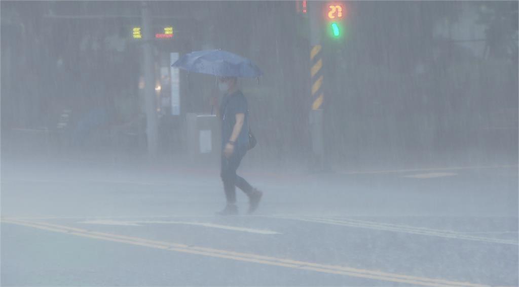 快新聞 / 雙颱共舞！北台灣今迎雨彈變天   熱帶系統發展中