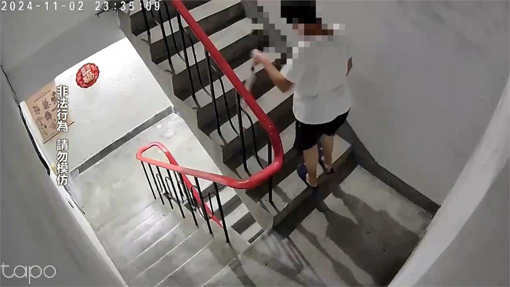 不滿被嫌吵貼單警告　女子竟抓狂持菜刀揮舞叫囂