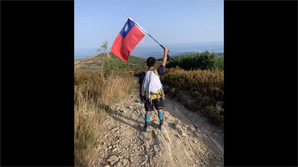 告訴世界來自台灣！大學生扛國旗走800公里朝聖之路