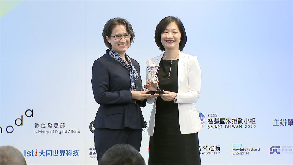 蕭美琴受邀出席「數位應用週」　頒發「女力科技獎」鼓勵女性科技人