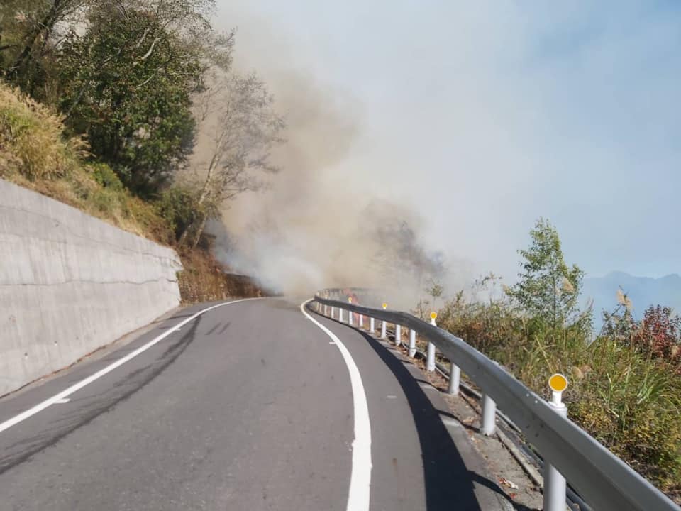 快新聞／合歡山翠峰路段火燒山「飄濃煙」！　部分路段實施交管