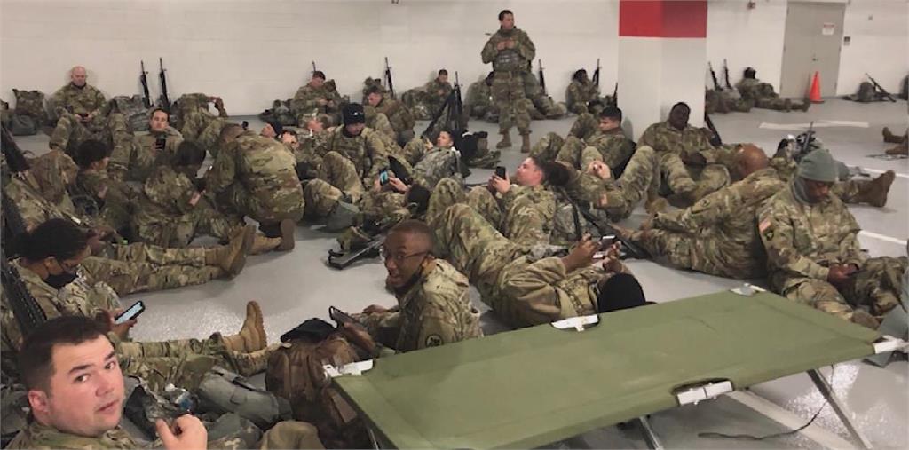 美國民兵驚爆百人確診 就職典禮後竟睡車庫