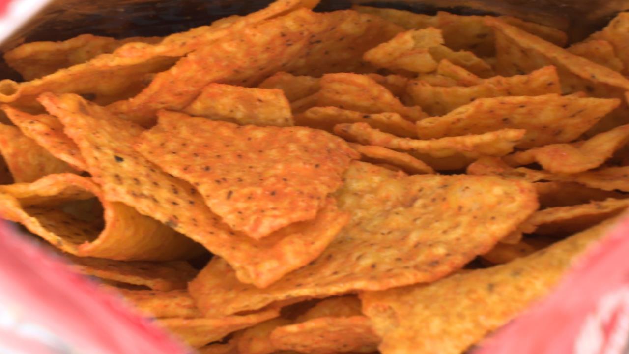 玉米脆片驚見"炸雞塊"?! 咬下竟整塊都是"調味粉"