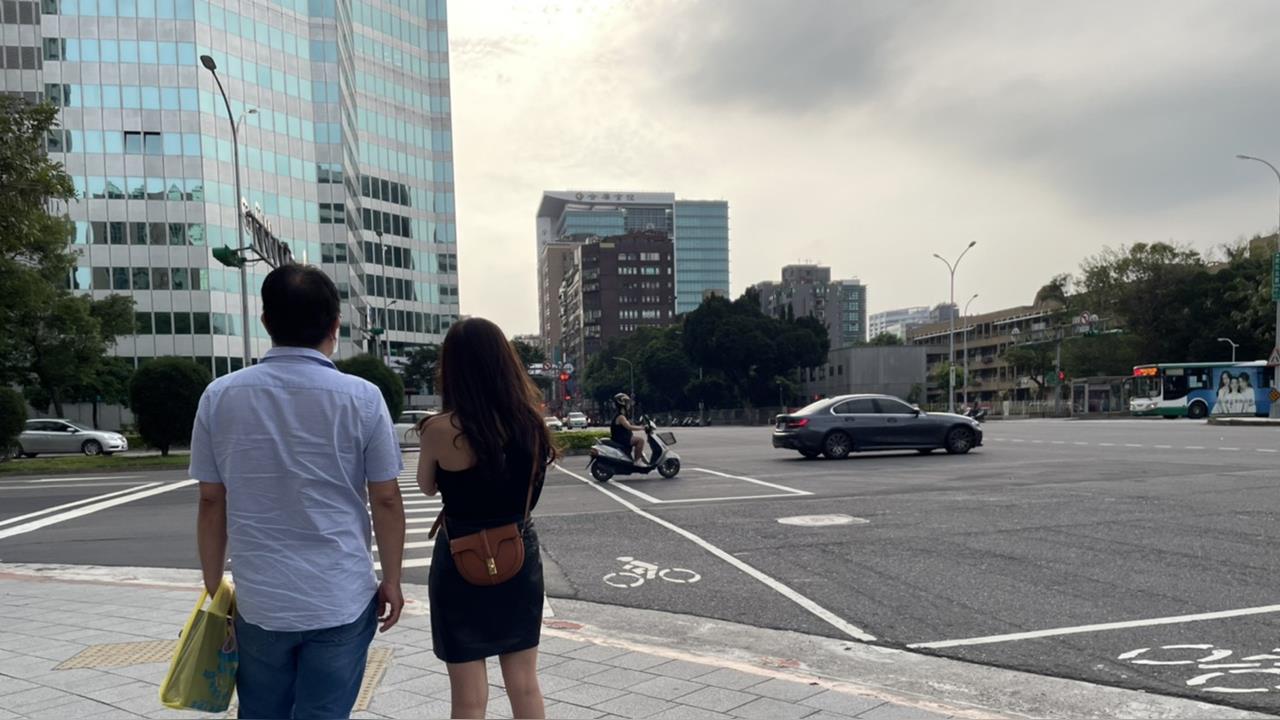 快新聞/東北季風吹拂「北部高溫略降」 中部空品再亮橘燈