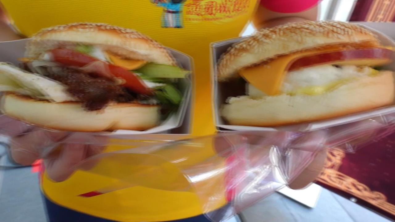 雞籠城隍文化祭開鑼！　基隆百年傳統鹹光餅升級「台灣漢堡」吃平安