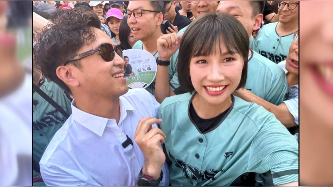 與沈伯洋合照挨批「貼太近」　黃敬雅澄清：沒有肢體接觸