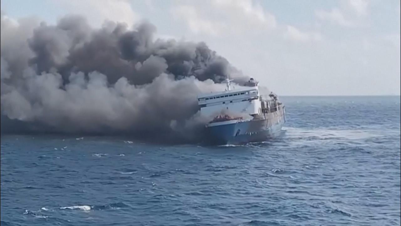 印尼馬都拉島外海渡輪嚴重火警　至少5人死亡41人失蹤