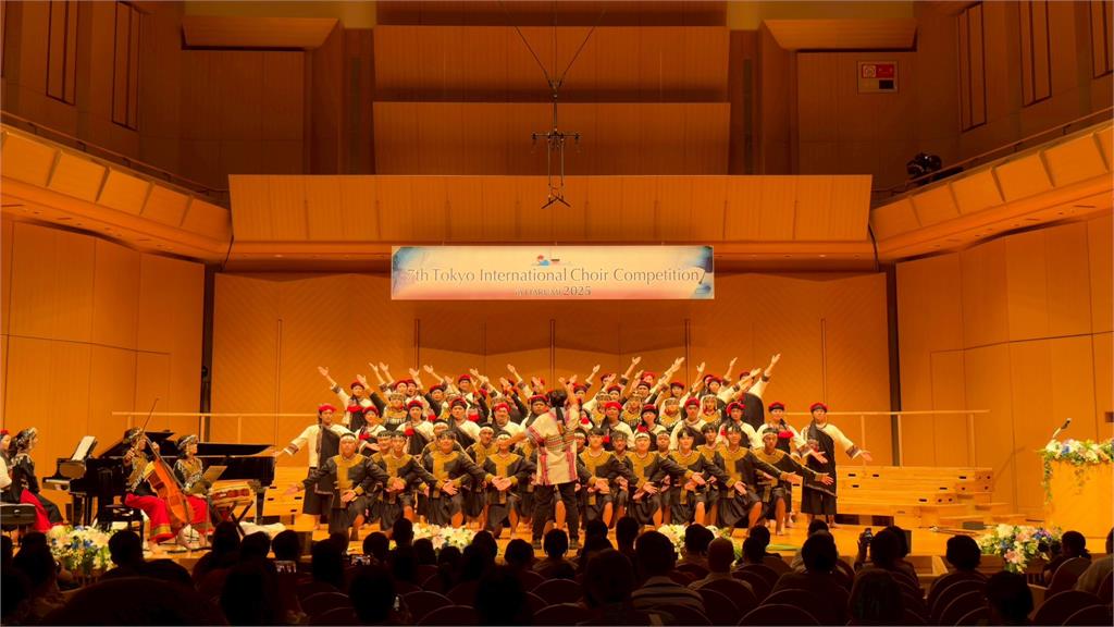 賽前中國施壓改名撤旗　尼布恩合唱團東京勇奪金　