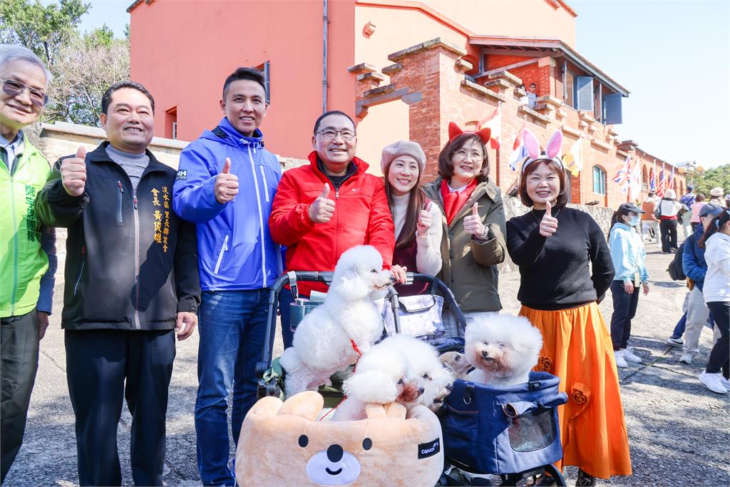 快新聞／初二合體萌狗走春！被問洪孟楷遭鎖定罷免　侯友宜嘆：勿用政治鬥爭對立