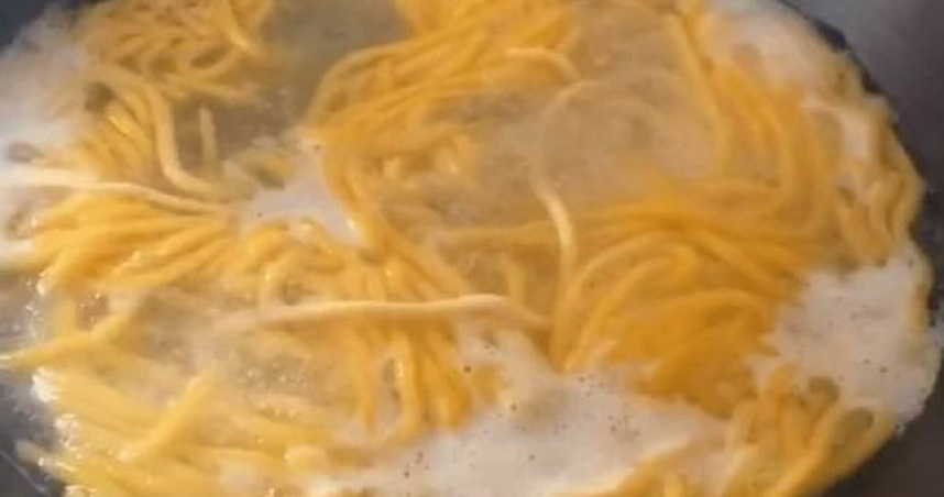 幫鄰居收割玉米留下來吃晚餐！2男食用「酸湯子」送醫　1死1命危