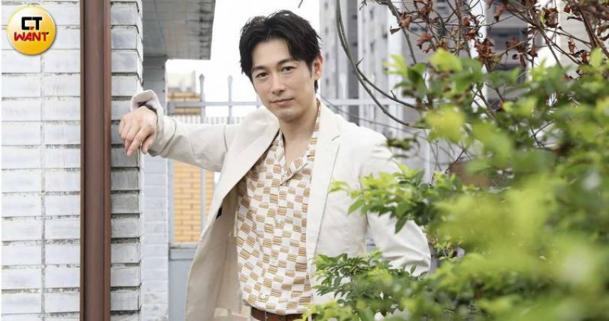 無預警婚變!藤岡靛感性告別13年婚姻 「若不是她,我不會唱歌」曝與印尼妻和平分開原因