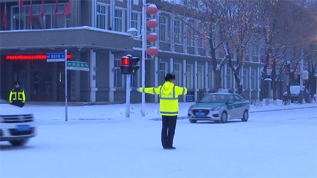 中國寒流持續發威！　甘肅暴雪交通大亂逾6千車塞爆