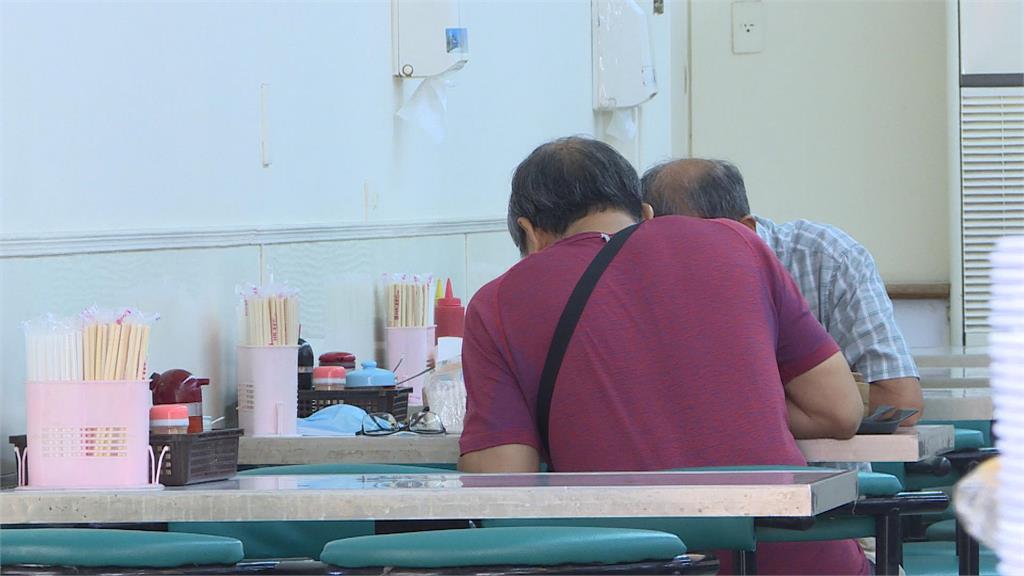 老字號早餐店乾麵驚見小強　業者致歉、台中食安處將上門稽查