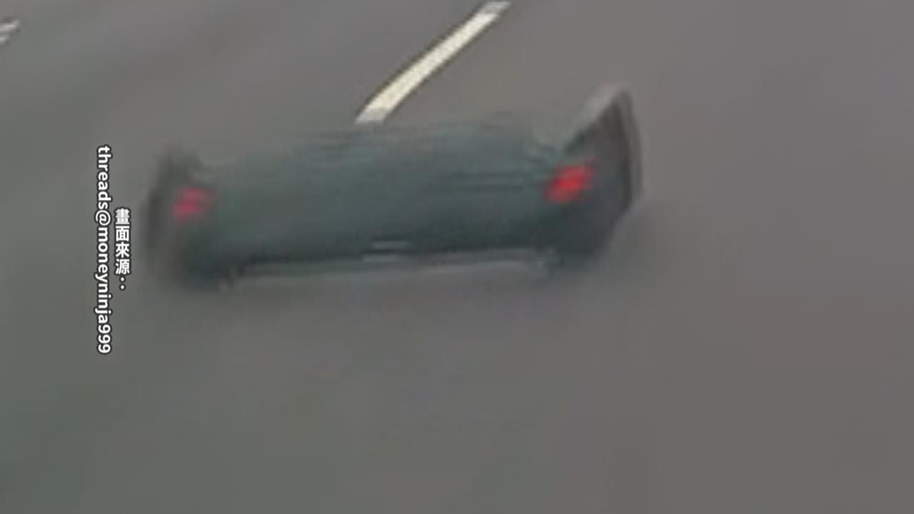 國3斗六段驚魂畫面曝！ 轎車「後保險桿噴飛」駕駛急閃避
