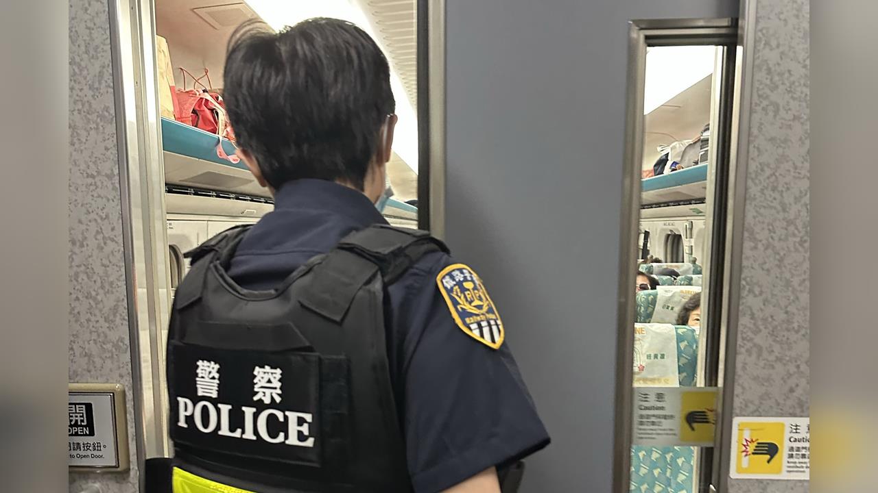快新聞／民進黨工搭高鐵竟遭性騷！鄰座乘客「瘋狂磨蹭」他怒報警：噁心到想吐