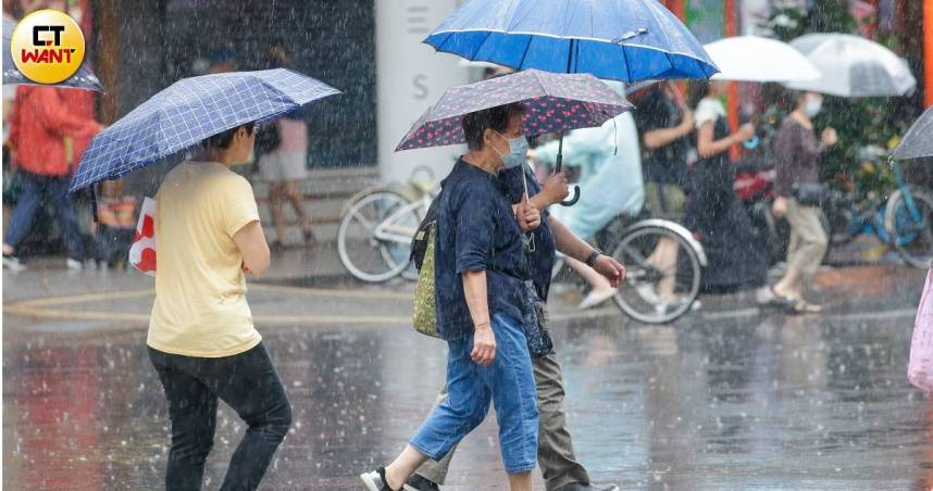 明天鋒面殺到！午後降雨範圍擴大「雷雨炸全台」　未來1週天氣出爐