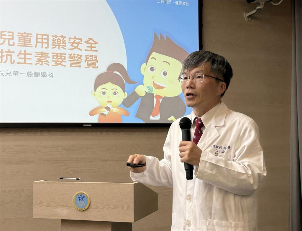 阿公帶孫子燒不停「猛灌這藥」 孩子全身冒紅疹嚇壞醫師!