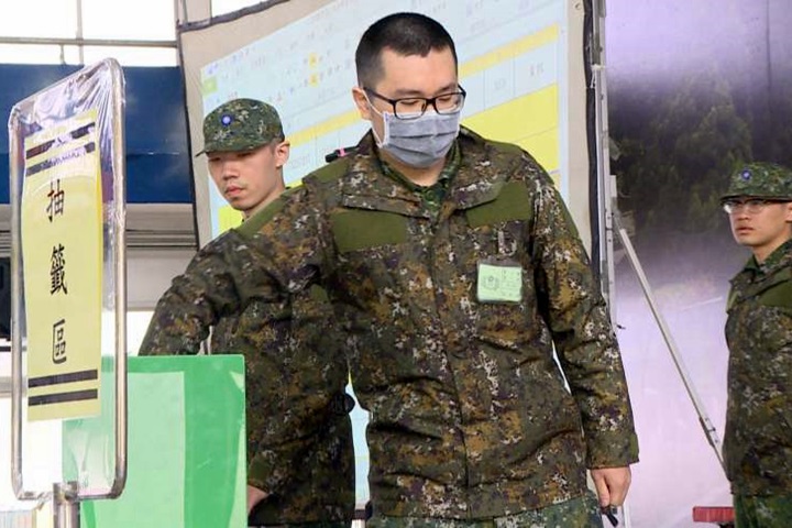 期待又怕受傷害! 直擊末代義務役結訓抽籤