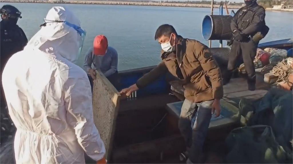 金門海域黃魚、白鯧盛產 中國漁船越界捕撈海巡荷槍登船逮人