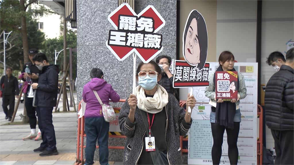 民團罷免王鴻薇催連署 濱江市場開站不到1小時「擠得水洩不通」