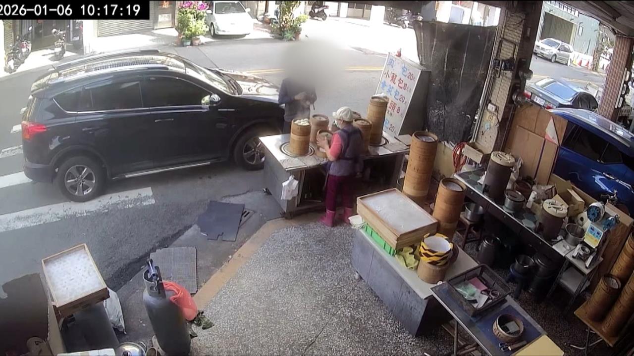 不顧風險也要買！　毒販買3肉包還沒付錢就遭逮