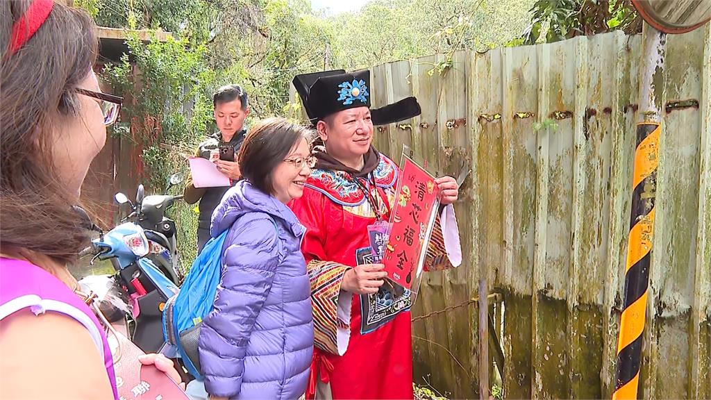 初四迎罷免玩諧音梗 罷芯團隊扮財神發「清芯福全」春聯
