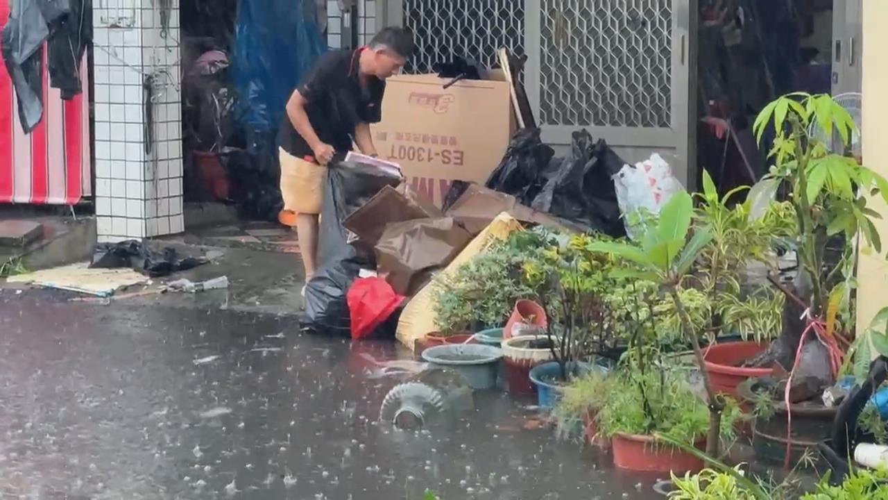豪雨狂炸佳冬鄉村民好苦　卓揆南下勘災：和民眾站在一起