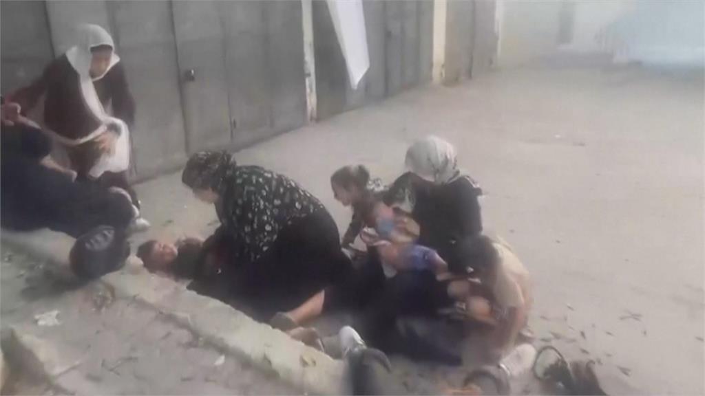 以軍炸醫院周邊致10多名兒童婦女亡 現場如煉獄