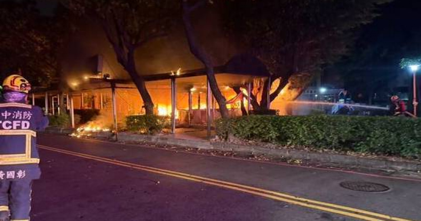 台中忠誠福德祠深夜大火！竟是2名兒少玩火惹禍　廟燒成廢墟
