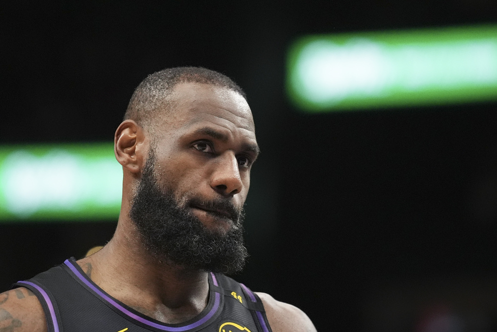 NBA(影)／詹皇再度刷新最年長大三元紀錄仍輸球　賽後受訪吐心聲