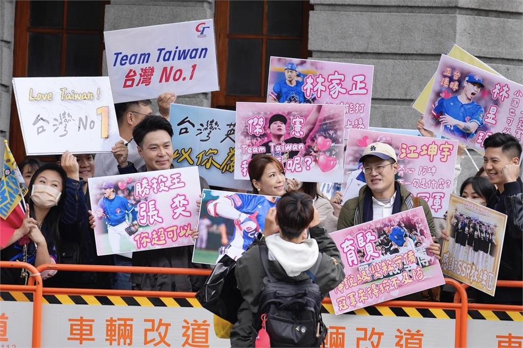 快新聞／陳智菡提陳傑憲「斷頭照」現身大遊行　卓冠廷：不要當接頭鬥士