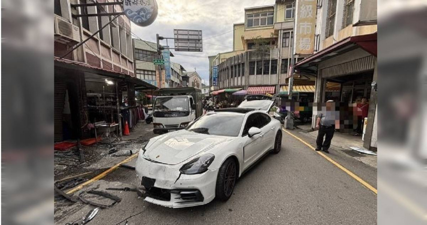 台中古董車商疑妻外遇　憤怒駕保時捷跑車狂撞三義民宅