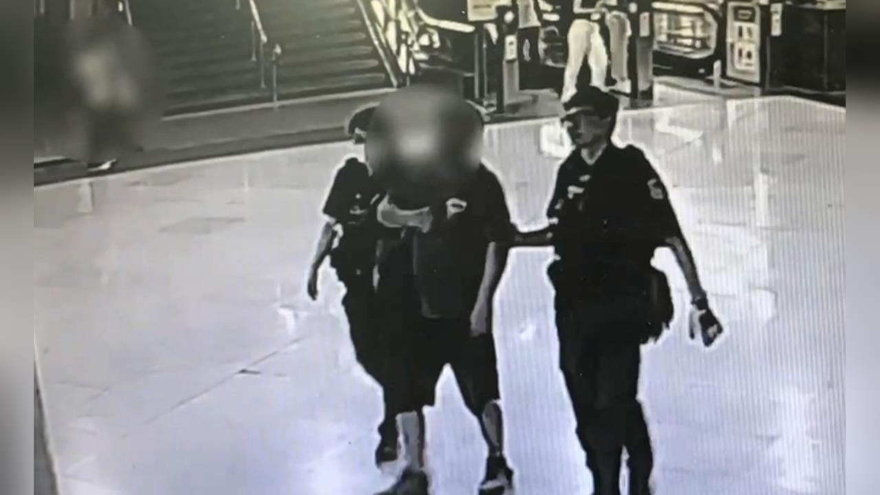 男疑酒醉車廂大鬧辱罵列車長　鐵警火速到場管束被揪「這件事」