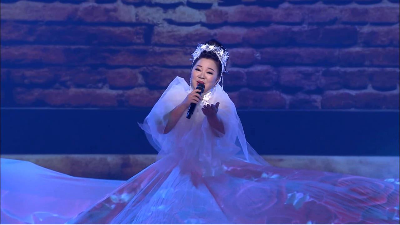 演藝圈媽祖婆登場 白冰冰高空演唱如「拉斯維加斯大秀」