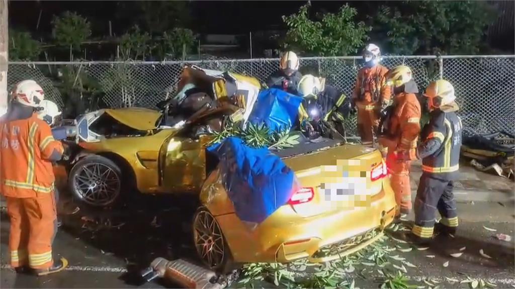BMW　M3自撞「車包樹」2死　「時速停在150」老闆陪試車遇死劫