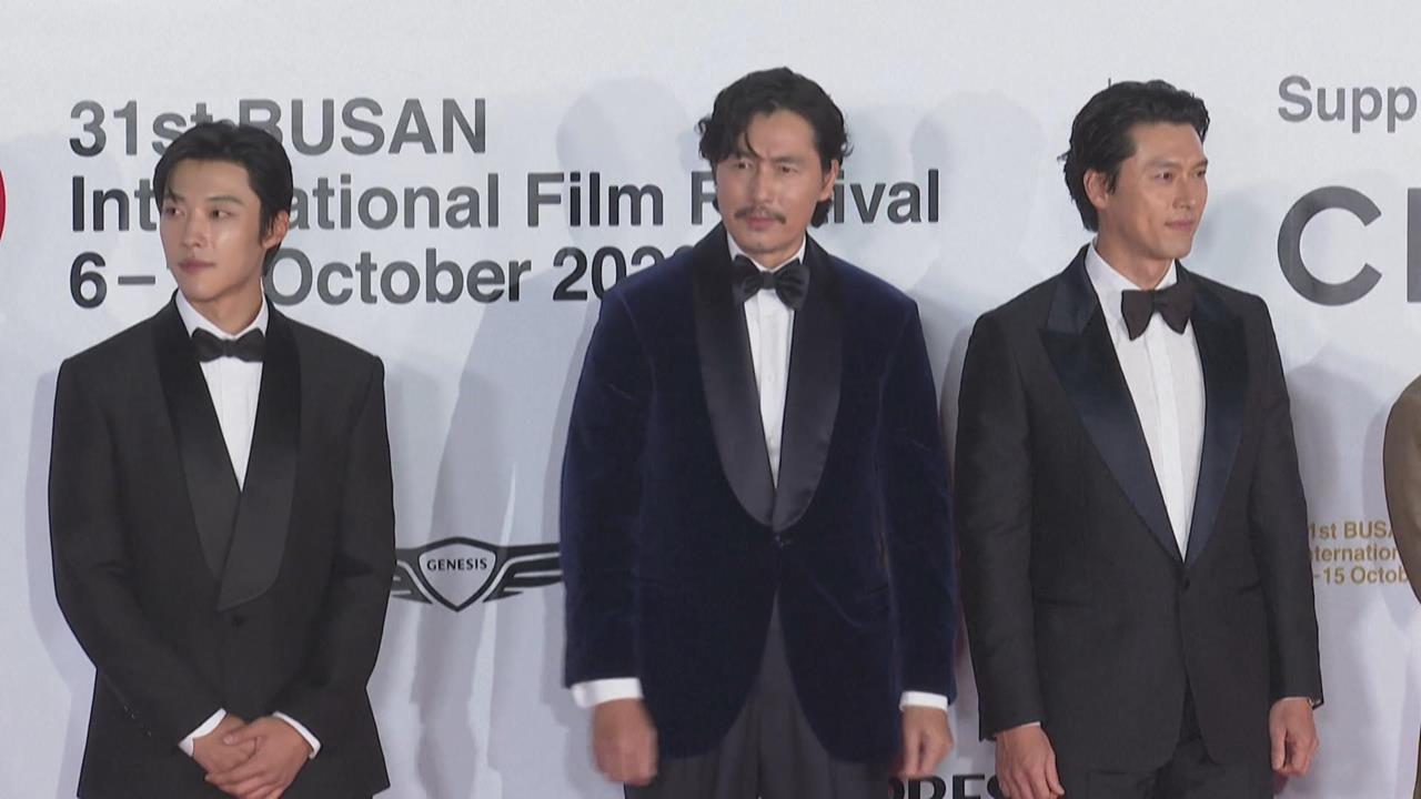 舒華罕見以演員亮相！　歐巴玄彬、鄭雨盛閃耀釜山紅毯