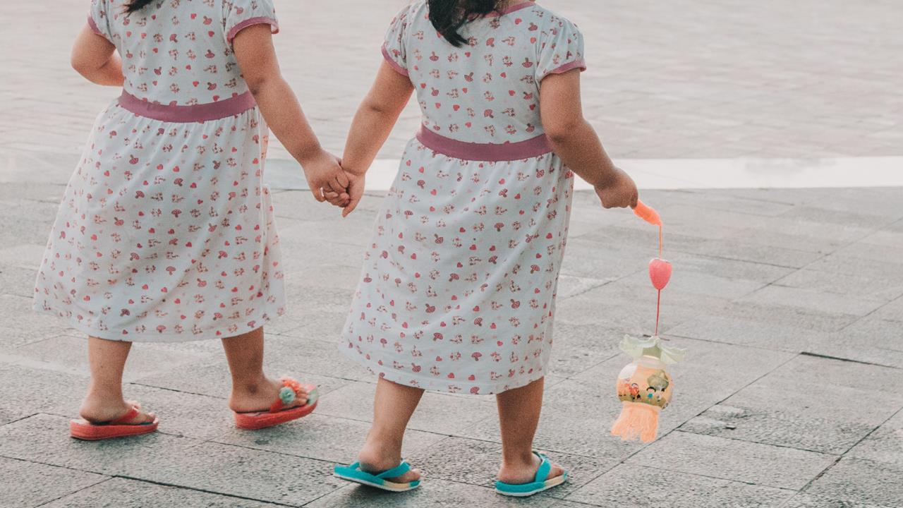 台南父竟讓獨生女一人飾兩角20年！她「拒當中國人救台身分」遭法院駁回原因曝光