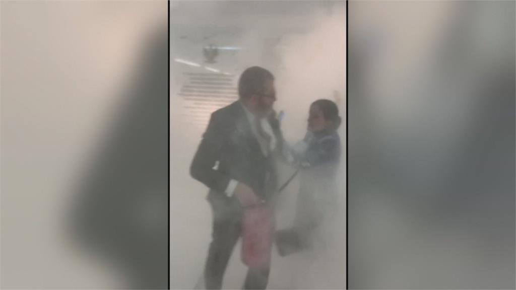 波蘭國會議員亂噴滅火器　墨西哥議會衝突丟煙霧彈