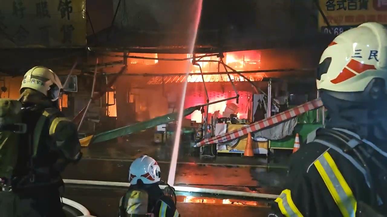 快新聞/快戴口罩!桃園南門市場攤販遭火舌吞噬 濃煙飄散「這些區域」