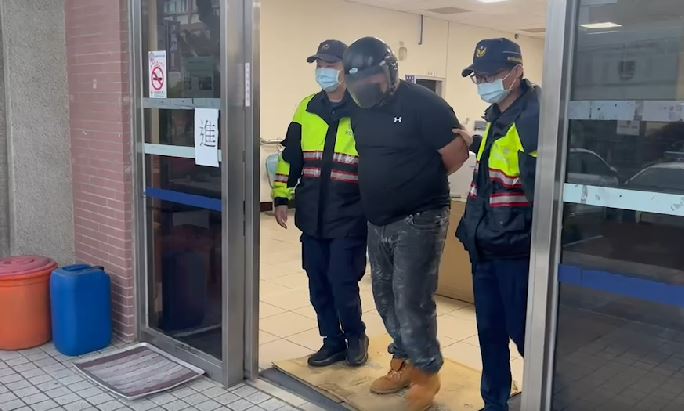 快新聞／新竹男持空氣槍搶銀行17.5萬被活逮　疑被債主酸「沒錢就去搶銀行」