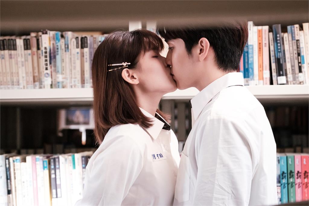 抓到了！「台版IU」睦媄跟陳彥嘉在圖書館熱吻！美照搶先看