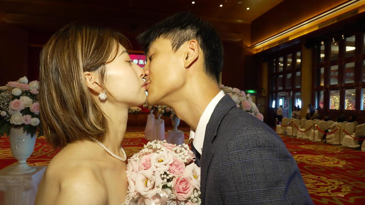 卓榮泰見證幸福時刻！　出席電信集團婚禮　鼓勵新人生育