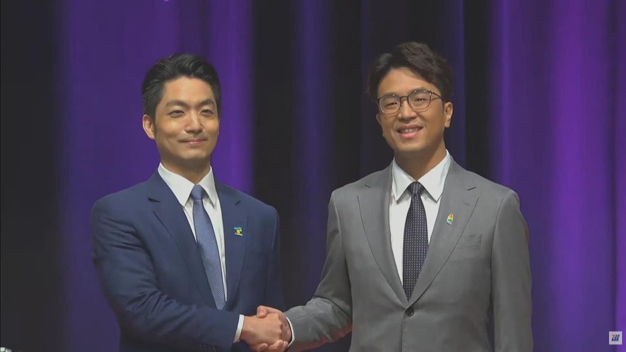 快新聞／台北市長電視辯論來了！沈伯洋、蔣萬安會前握手畫面曝