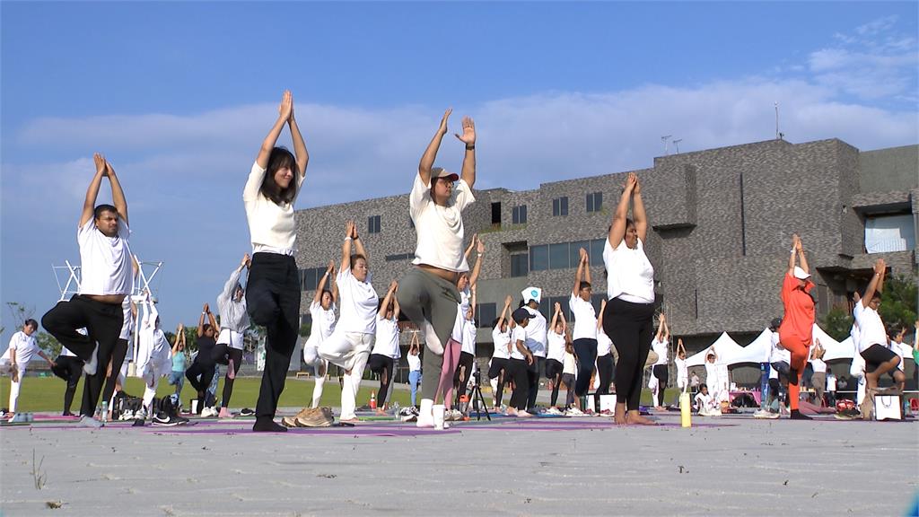 印度台北協會舉辦「國際瑜伽日」活動　伸展筋骨找回身心平衡