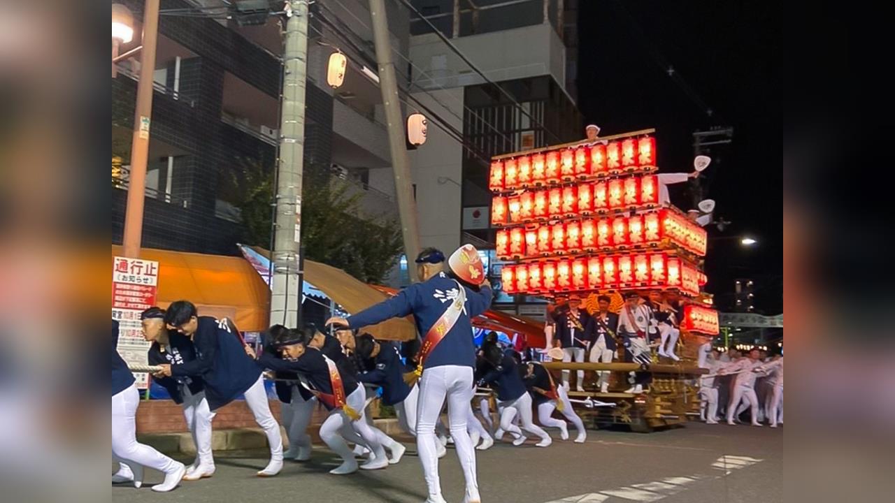 祭典出差錯！ 大阪地車祭轉彎失控側翻  「11人」遭甩出車外