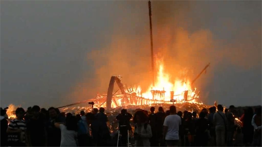 凌晨重頭戲燒王船 東港迎王祭典圓滿落幕