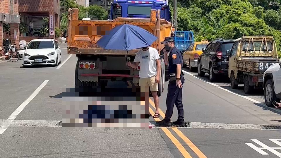 快新聞／只有今天沒接送！基隆女國中生被砂石車輾斃　家屬蹲路邊痛哭