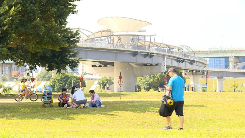 鳥迷樂歪！三重熊猴森樂園可觀賞大批鳥類飛行