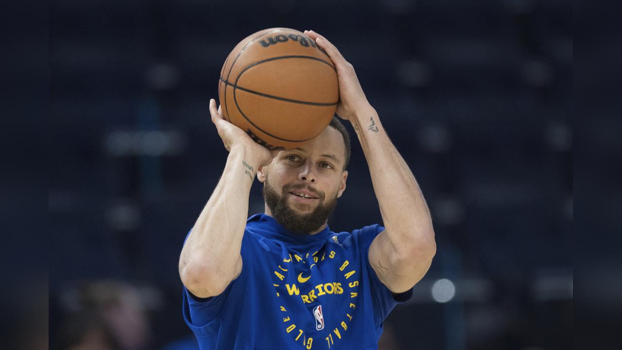 NBA(影)/勇士一哥柯瑞太神!「精彩壓哨一擊」球迷票選「年度最佳好球」